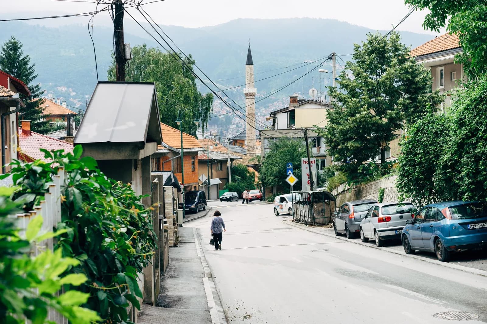 Drop image — City skyline / neighborhood
